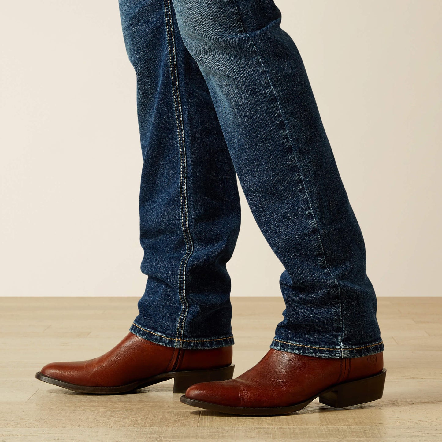 Ariat Outlet - M8 Modern Samuel Slim Leg Jeans