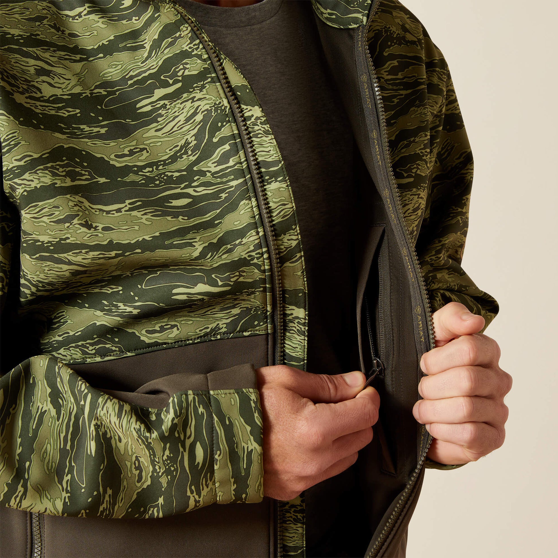 Ariat Website Store - Logo Softshell Jacket