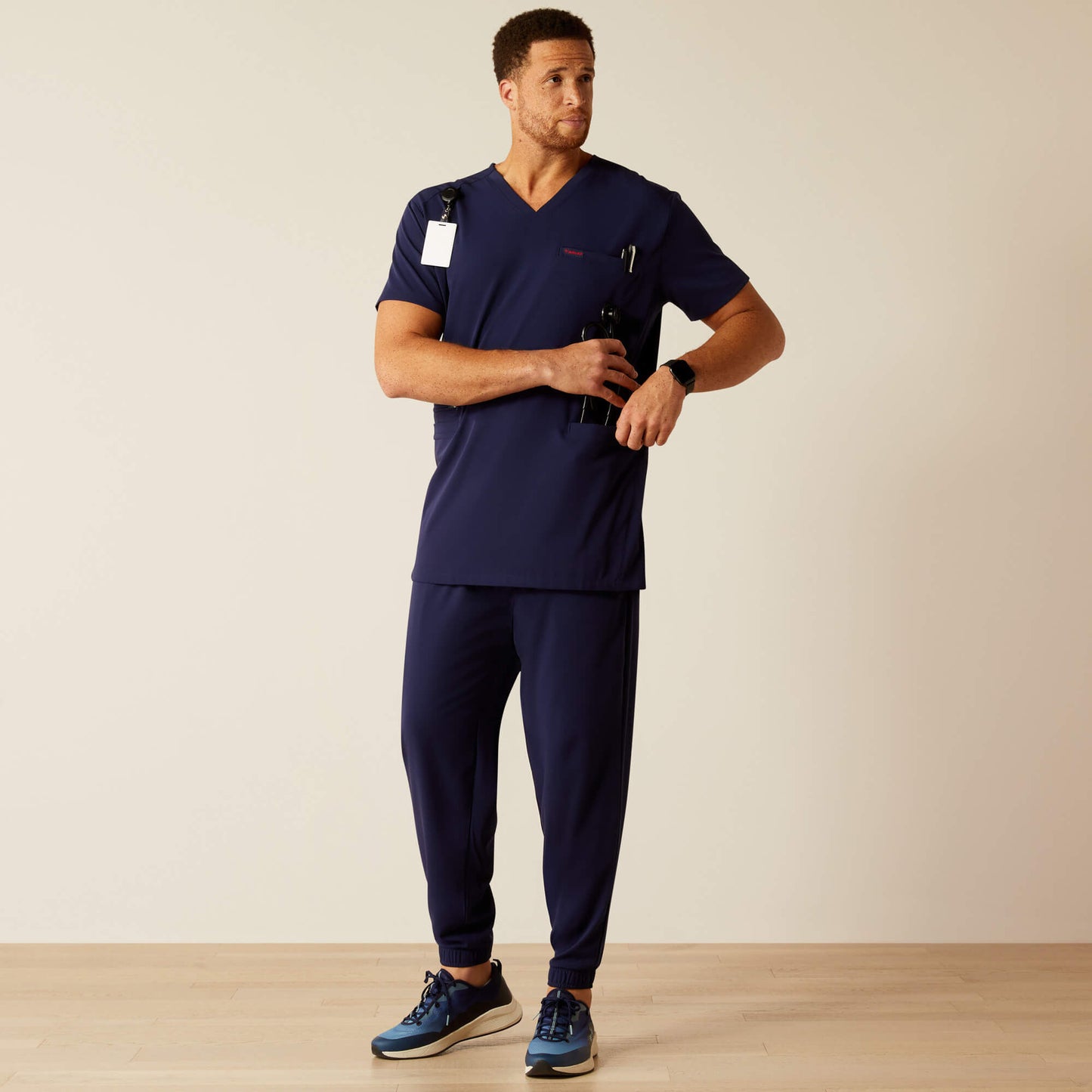 Ariat Outlet - Derham 6 Pocket Scrub Top