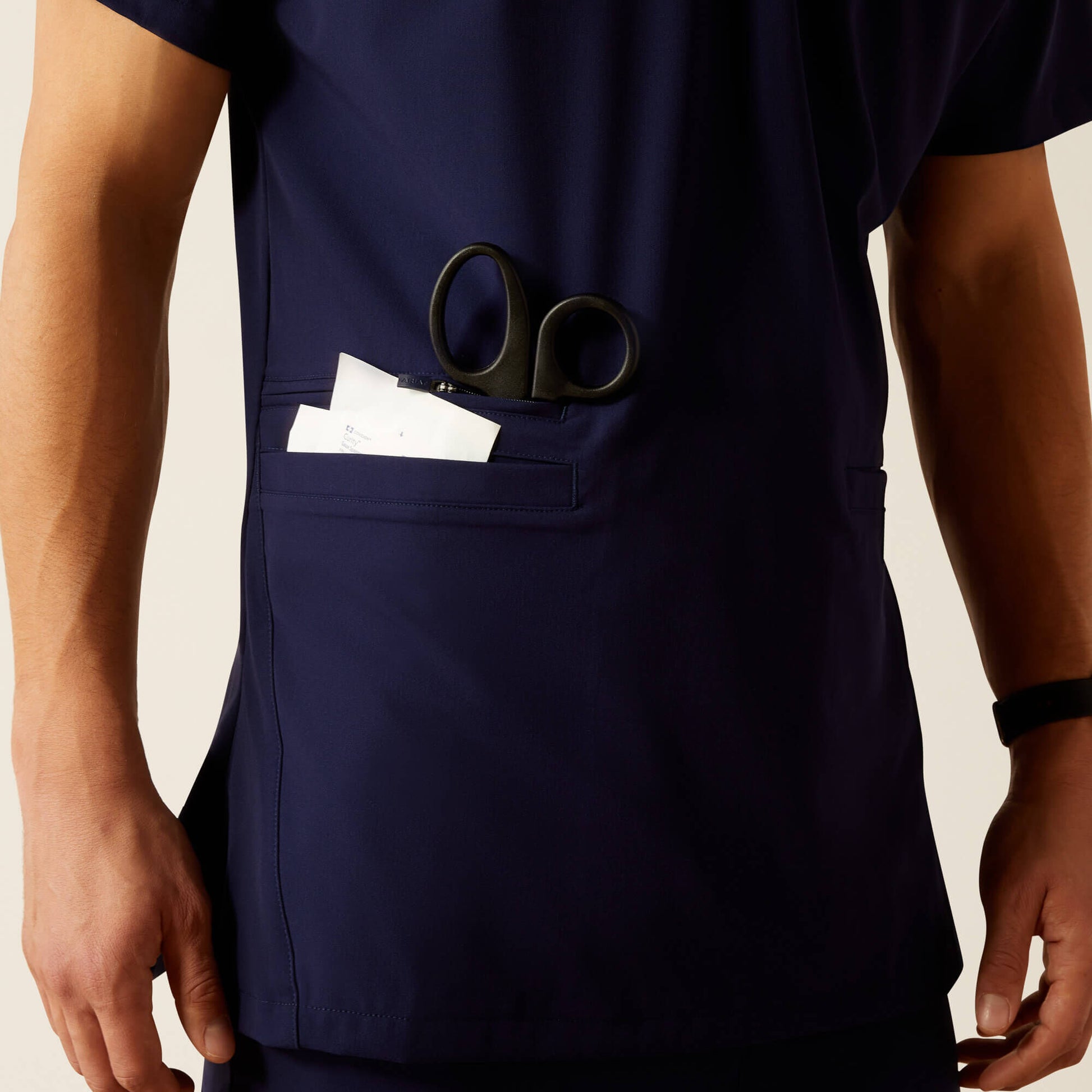 Ariat Outlet - Derham 6 Pocket Scrub Top