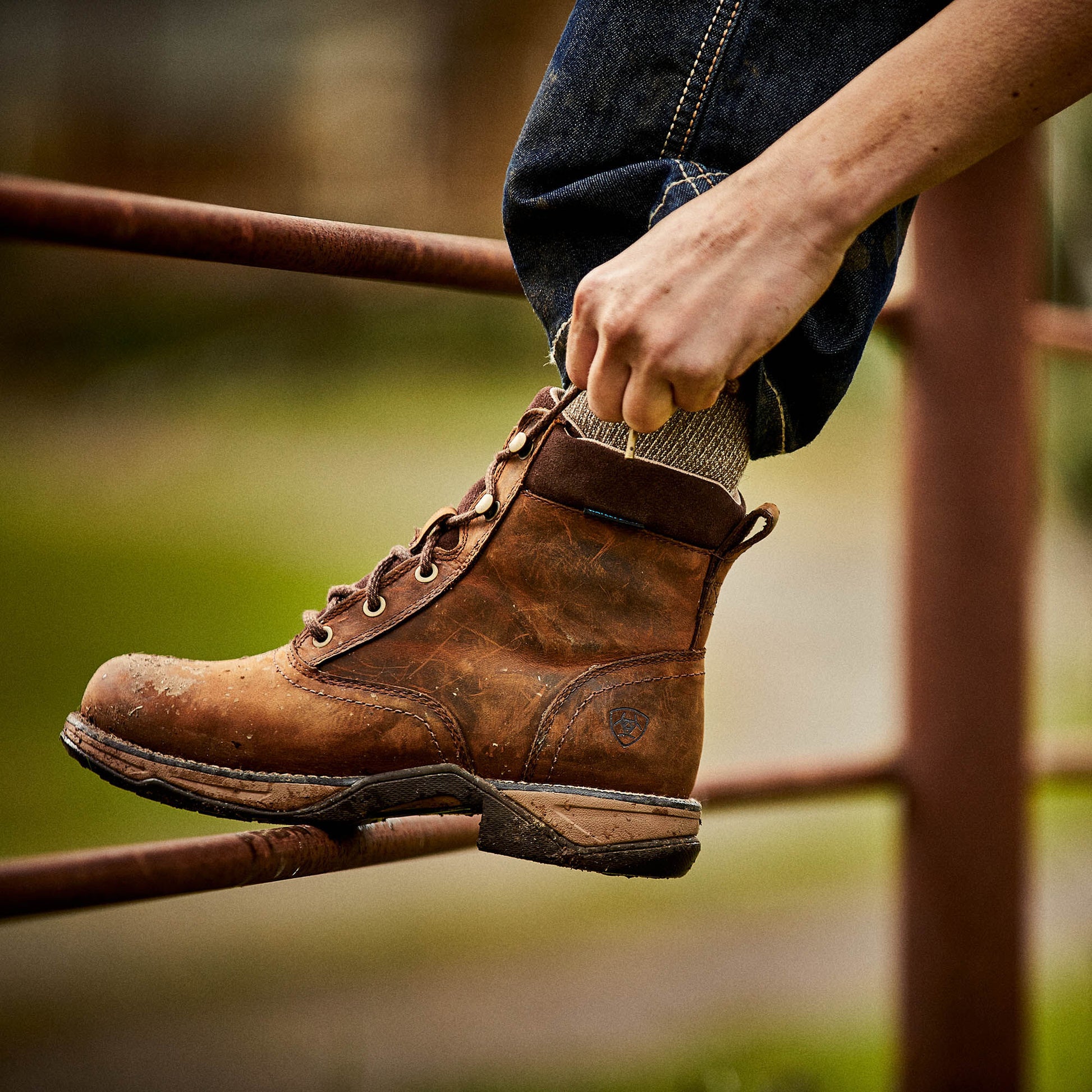 Ariat Online Shop - Anthem Round Toe Lacer Waterproof Boot