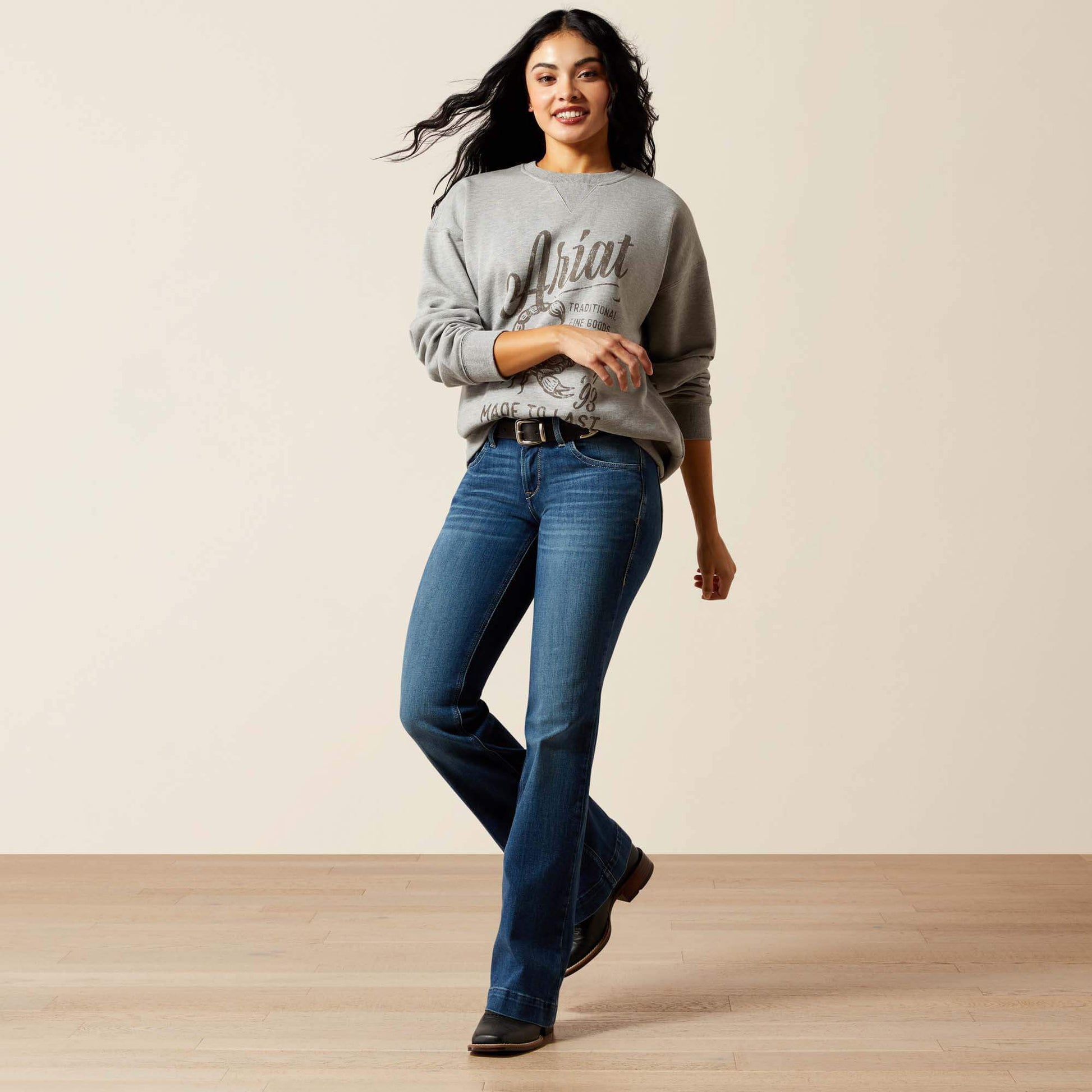 Ariat Online Shop - Scorpion Script Oversized Sweatshirt