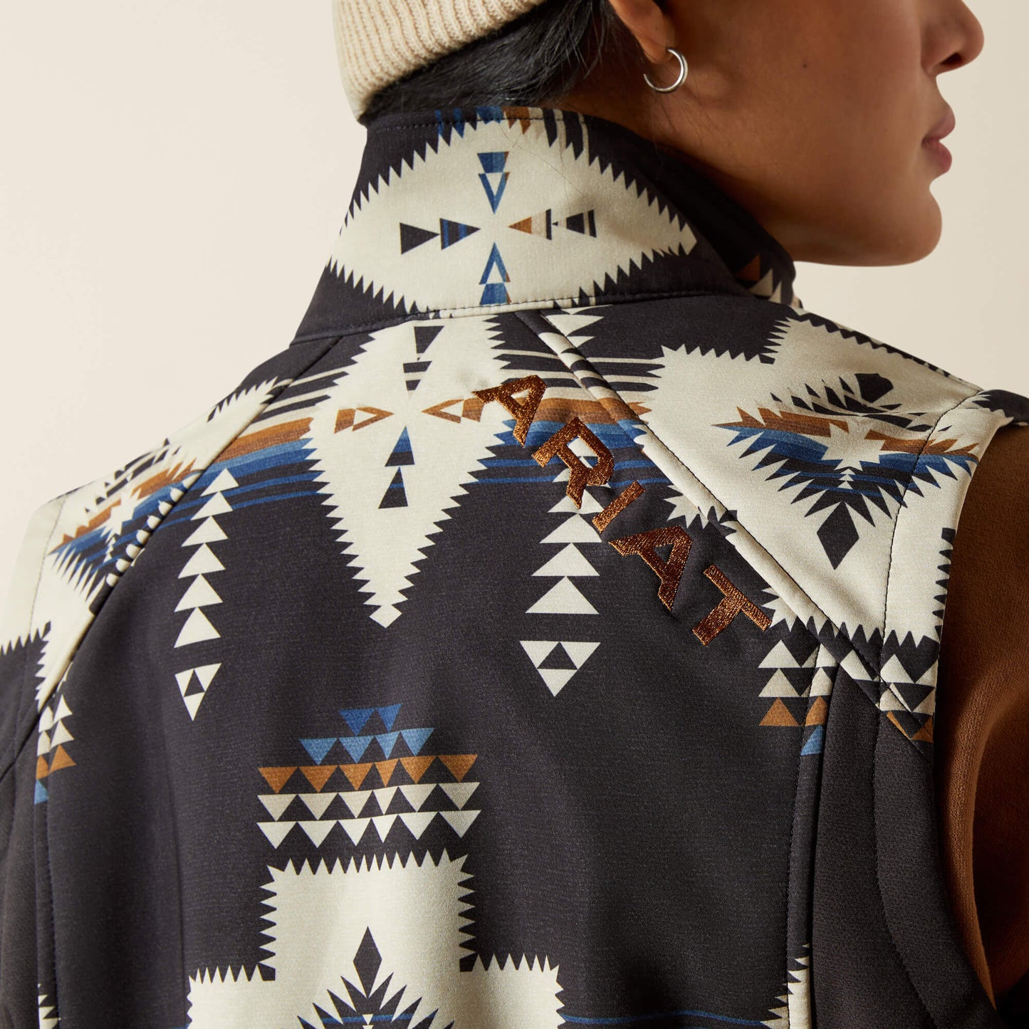 Ariat Outlet - Ariat Logo Softshell Print Vest