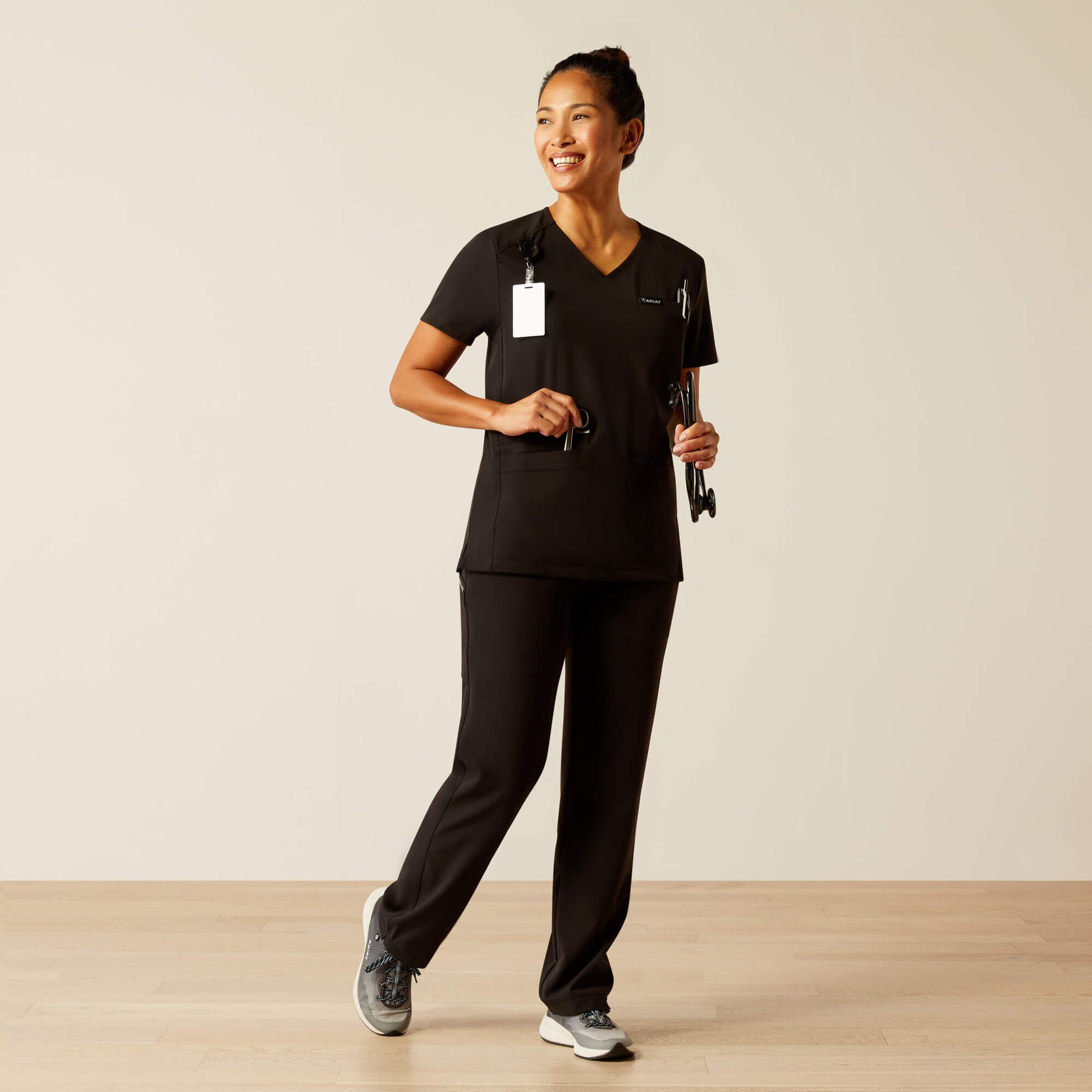 Ariat Sale - Clara 6 Pocket Scrub Top