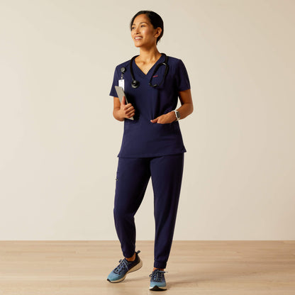 Ariat On Sale - Clara 6 Pocket Scrub Top