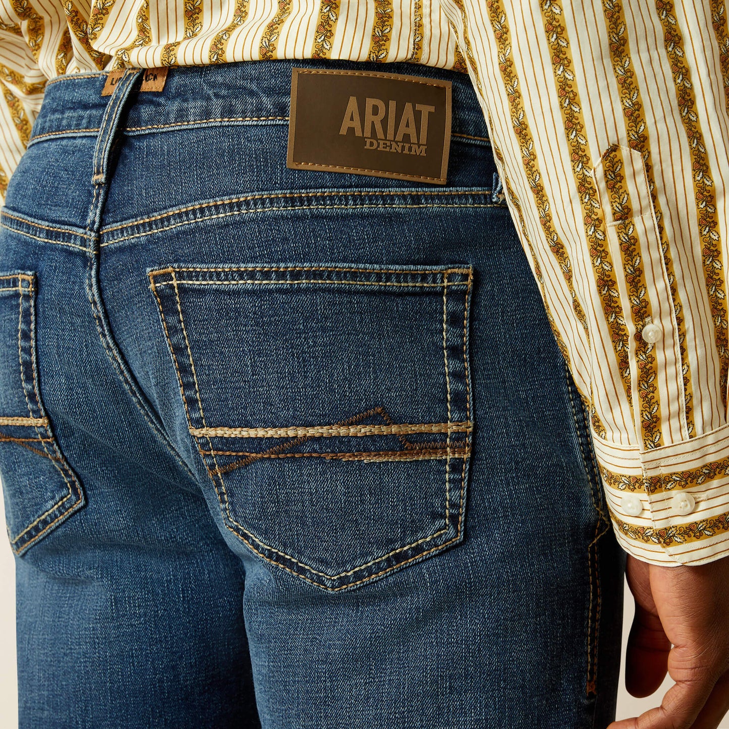 Ariat Outlet - M8 Modern Samuel Slim Leg Jeans
